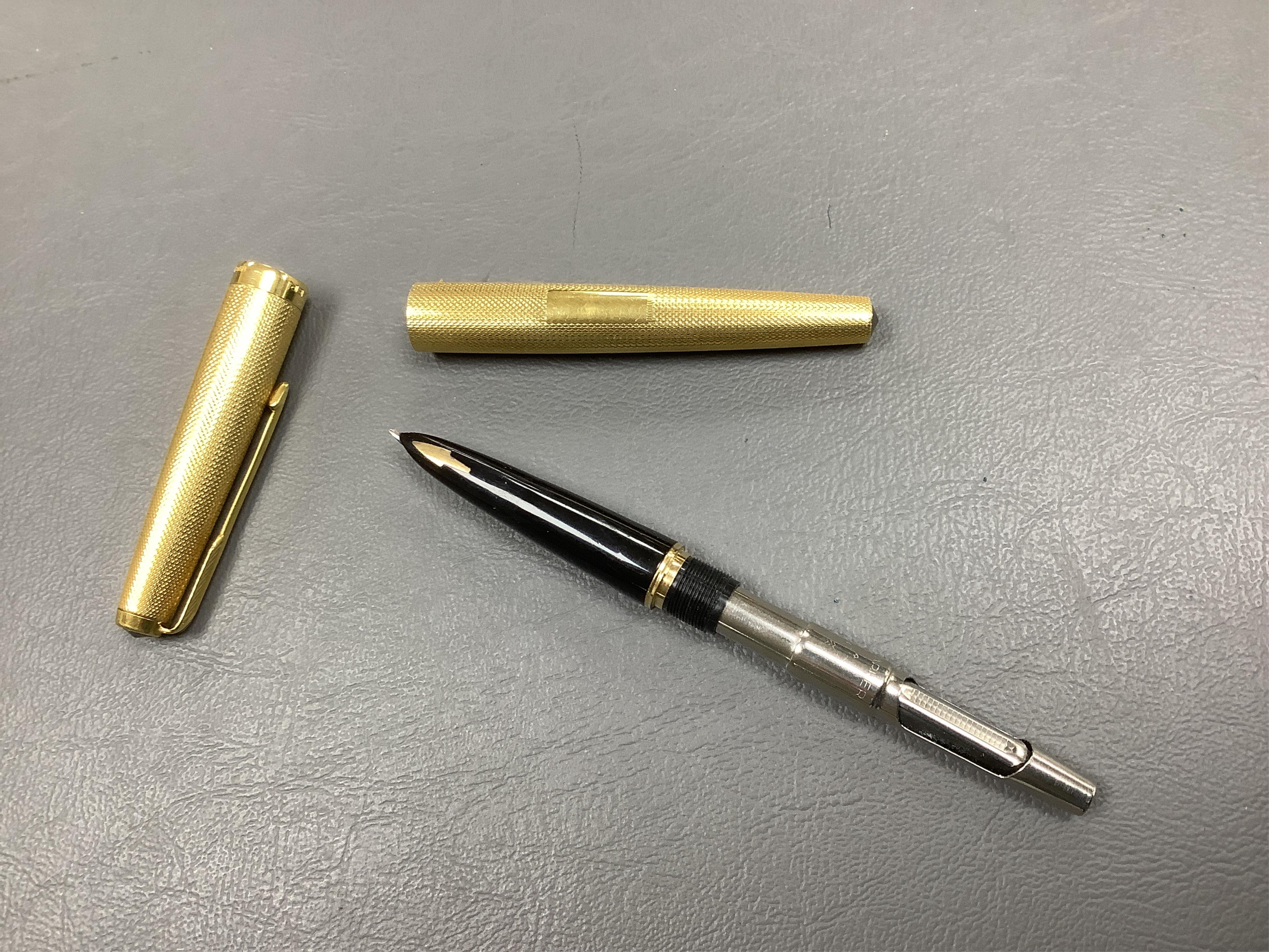 Two 18ct gold Parker pens comprising a propelling pencil and fountain pen, cased
